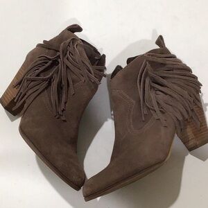 Steve Madden Cian Taupe Suede Leather Tassel Booties fringe rodeo Western heeled